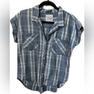 Thread & Supply Stylish Button Up Size Small